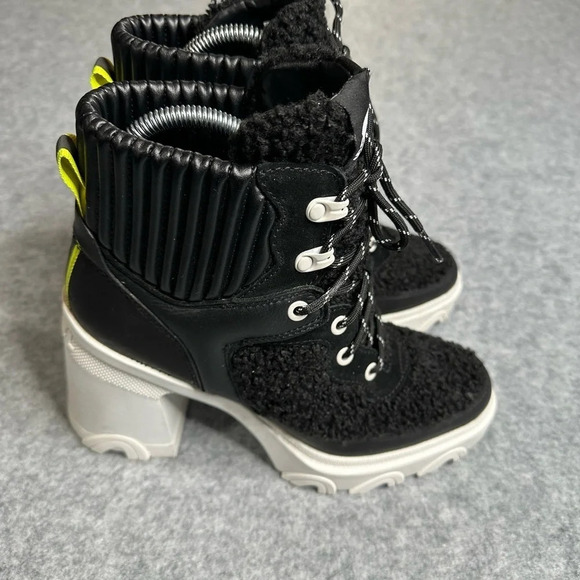 Sorel Women's Brex Leather & Faux Shearling Block Heel Lace-Up Bootie  Sz: 8 - Picture 5 of 13